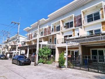 3 Storey House in Thepprasit for Rent