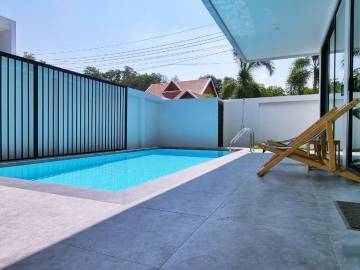 Modern House with Pool for Rent
