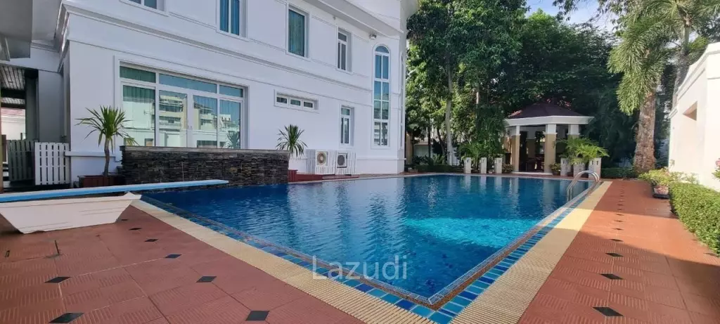 Wonderful 10 Bedrooms House for Sale