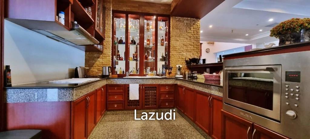 Wonderful 10 Bedrooms House for Sale