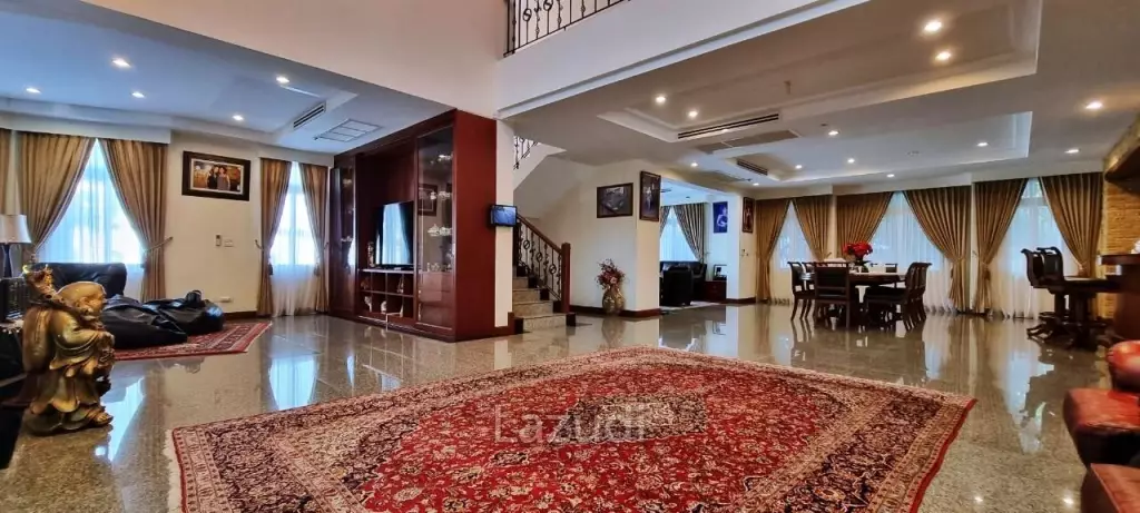 Wonderful 10 Bedrooms House for Sale