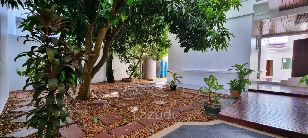 Wonderful 10 Bedrooms House for Sale