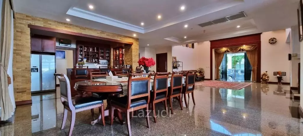 Wonderful 10 Bedrooms House for Sale