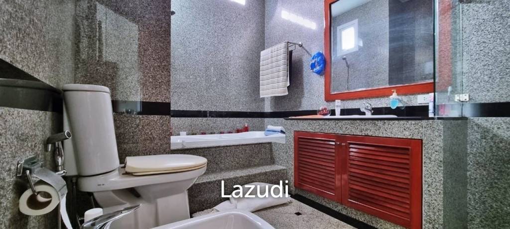 Wonderful 10 Bedrooms House for Sale