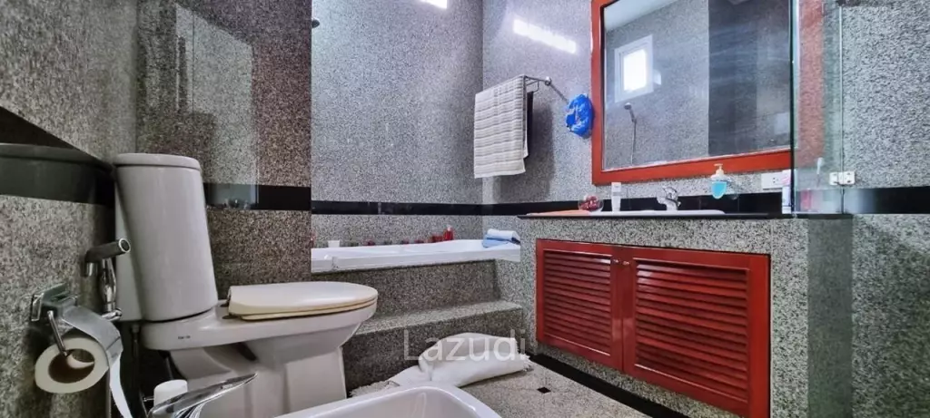 Wonderful 10 Bedrooms House for Sale