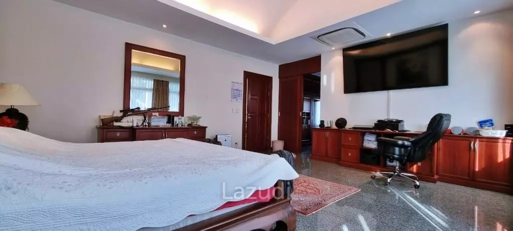 Wonderful 10 Bedrooms House for Sale