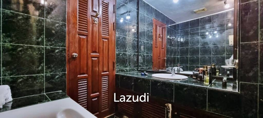 Studio 30 SQ.M at Thepthip Mansion