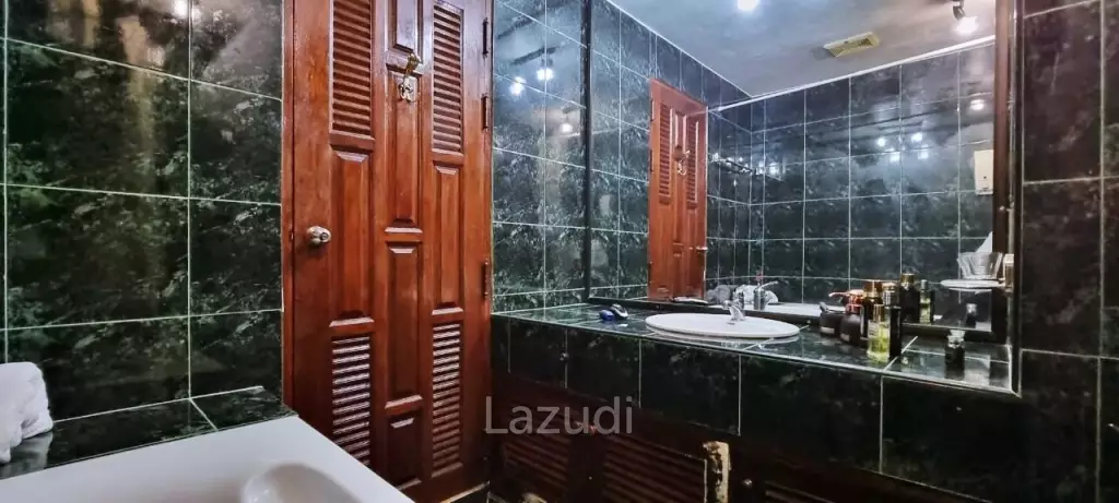 Studio 30 SQ.M at Thepthip Mansion