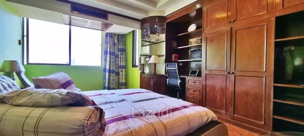 Studio 30 SQ.M at Thepthip Mansion
