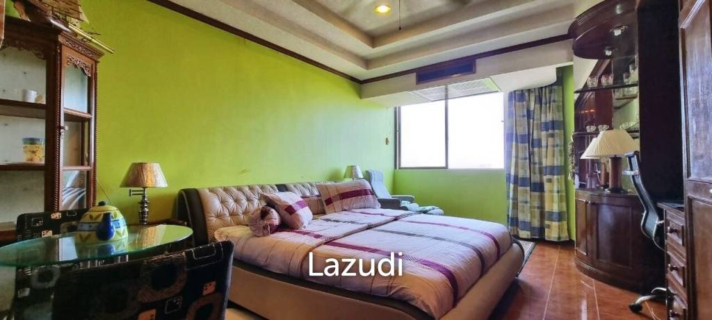Studio 30 SQ.M at Thepthip Mansion