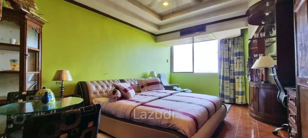 Studio 30 SQ.M at Thepthip Mansion