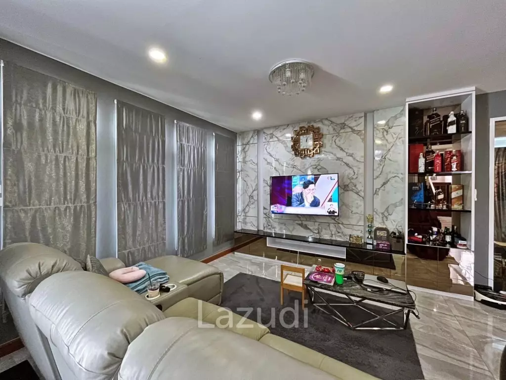 Private Home With Pool for Sale