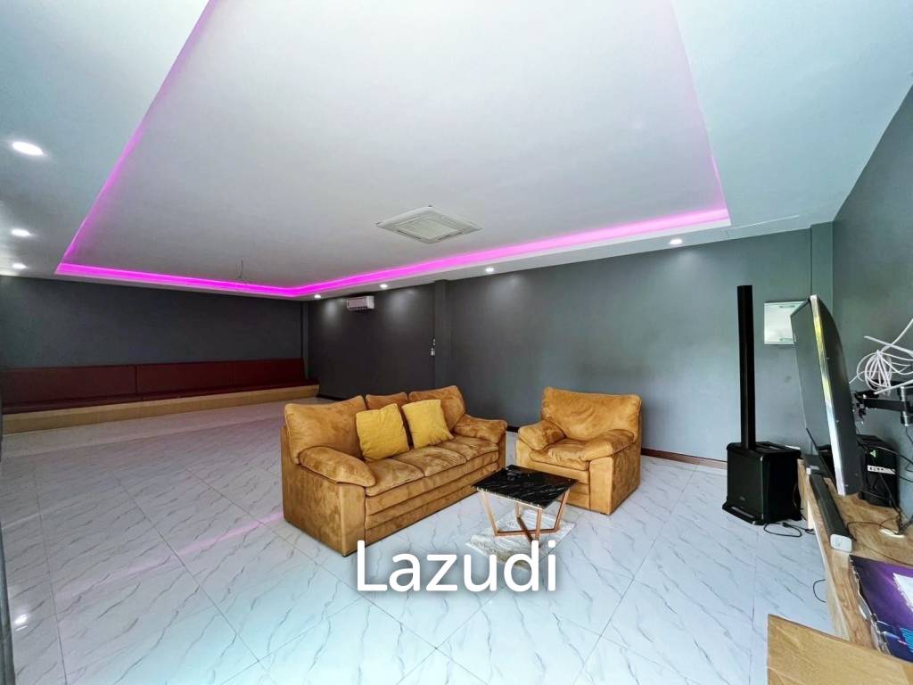Private Home With Pool for Sale