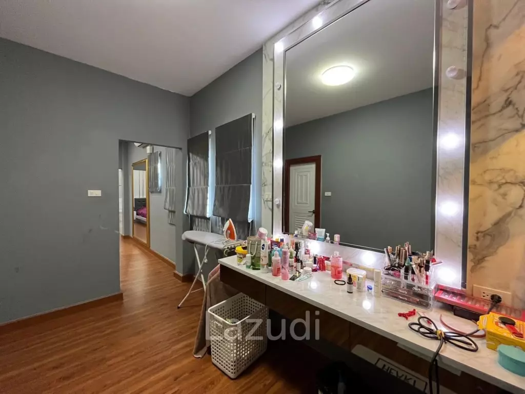 Private Home With Pool for Sale