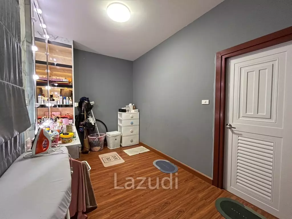 Private Home With Pool for Sale