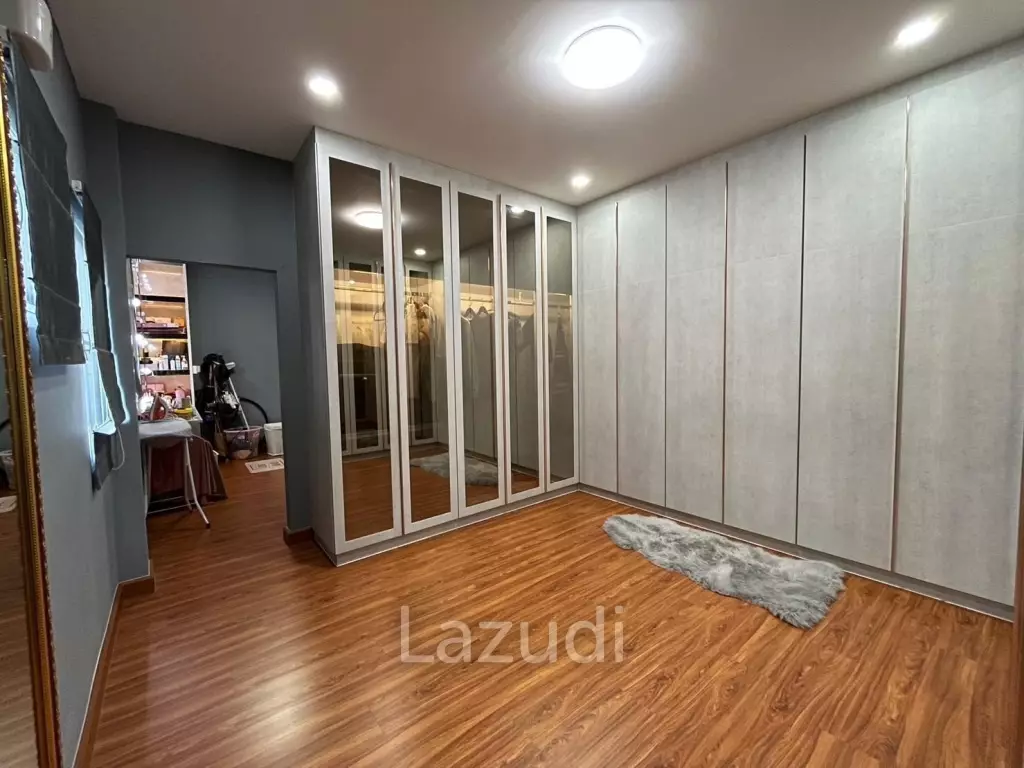 Private Home With Pool for Sale