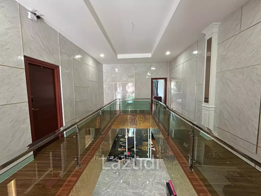 Private Home With Pool for Sale