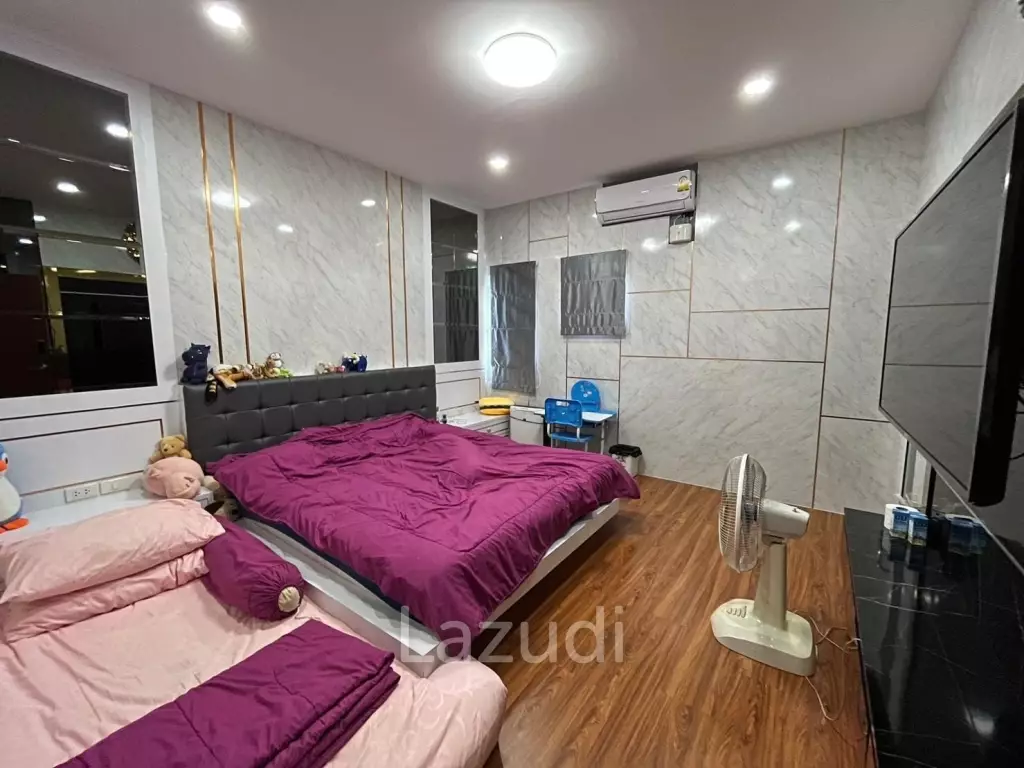 Private Home With Pool for Sale