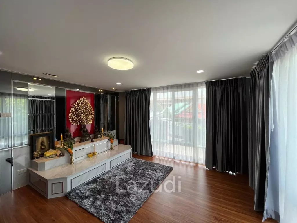 Private Home With Pool for Sale