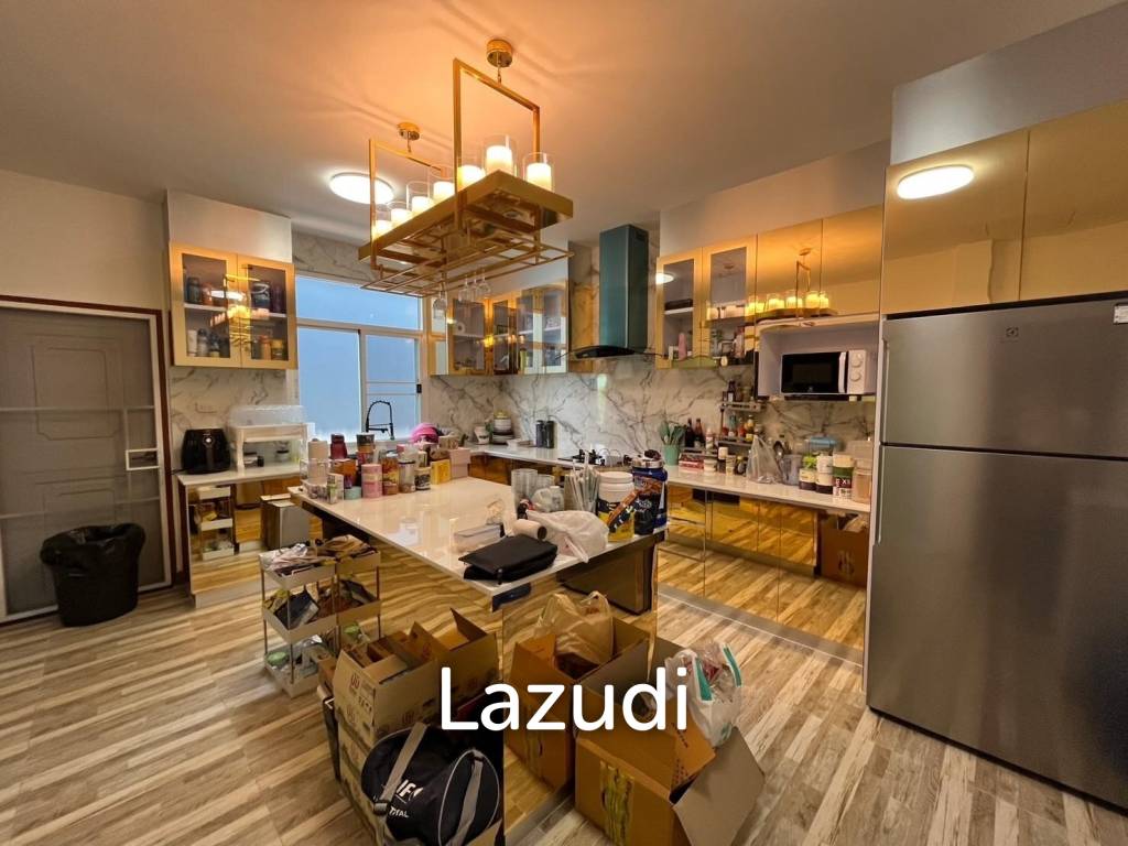 Private Home With Pool for Sale