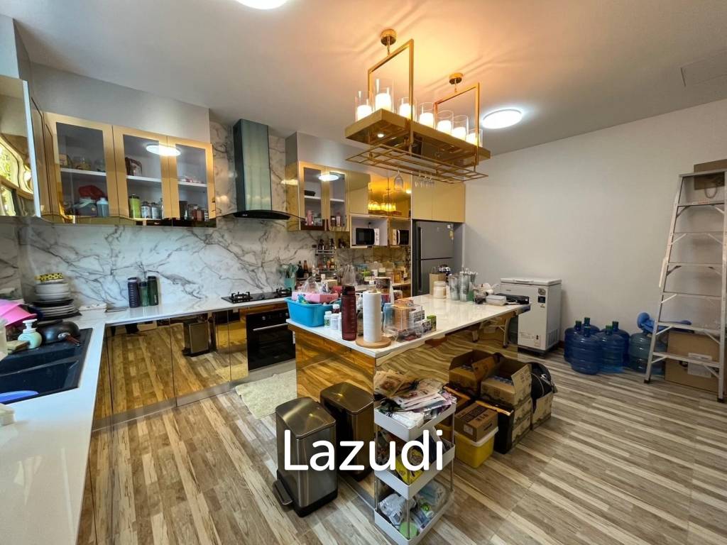 Private Home With Pool for Sale