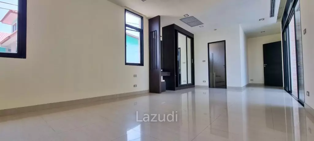 8 Bedrooms House at Khao Talo for Sale