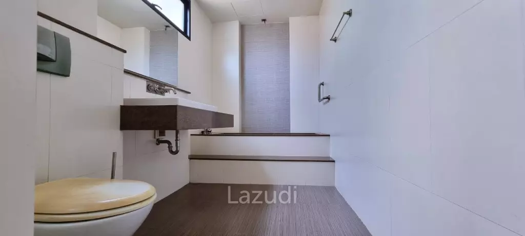 8 Bedrooms House at Khao Talo for Sale