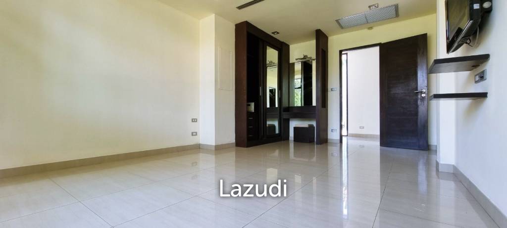 8 Bedrooms House at Khao Talo for Sale