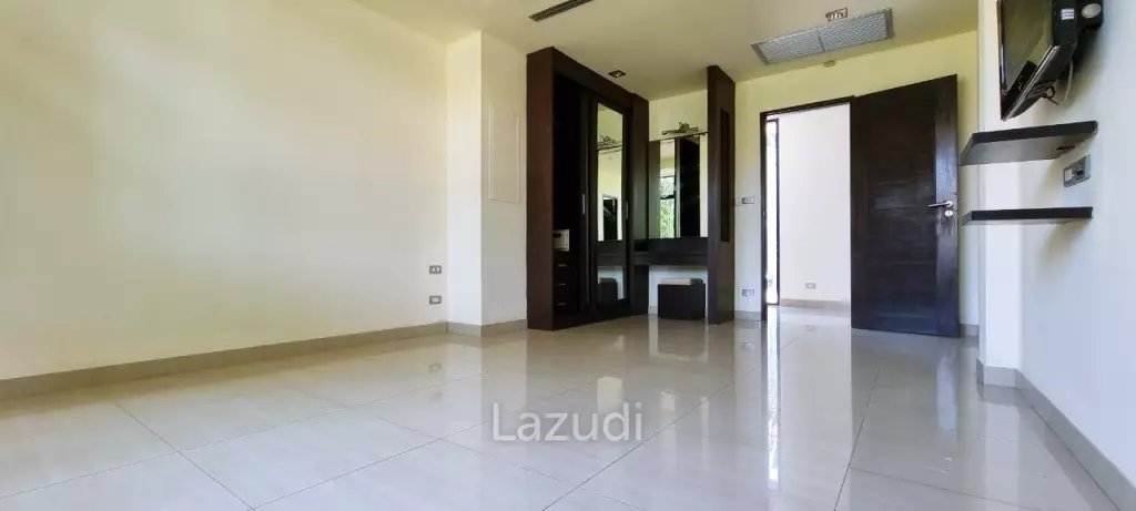 8 Bedrooms House at Khao Talo for Sale