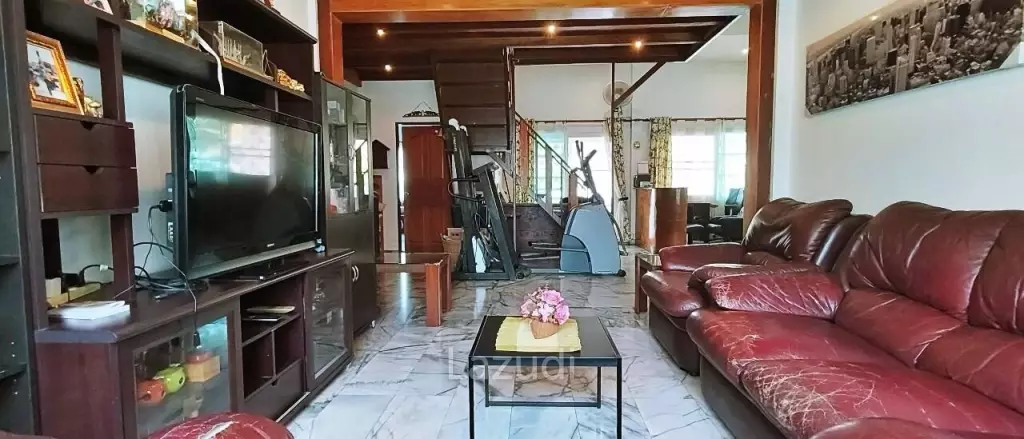 4 Bedrooms House for Sale in Khao Noi