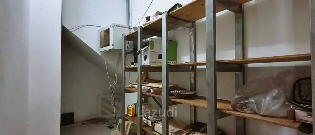 4 Storey Building for Sale in Khao Noi
