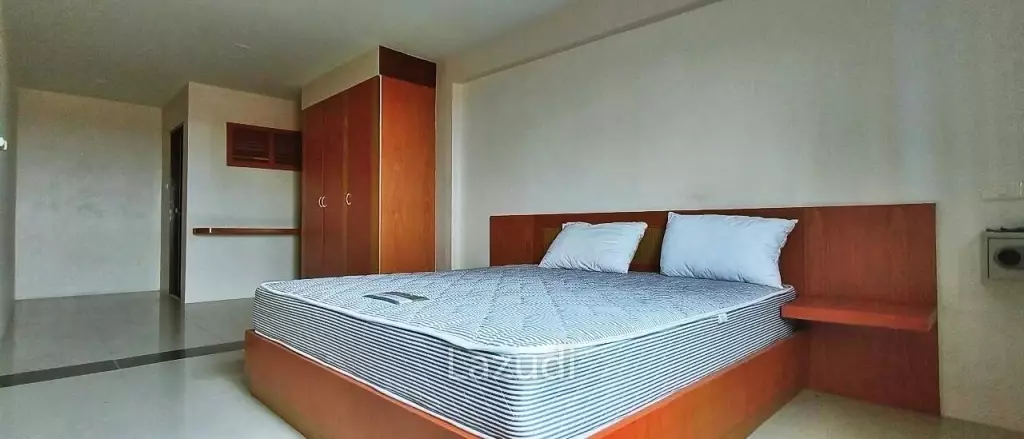 4 Storey Building for Sale in Khao Noi