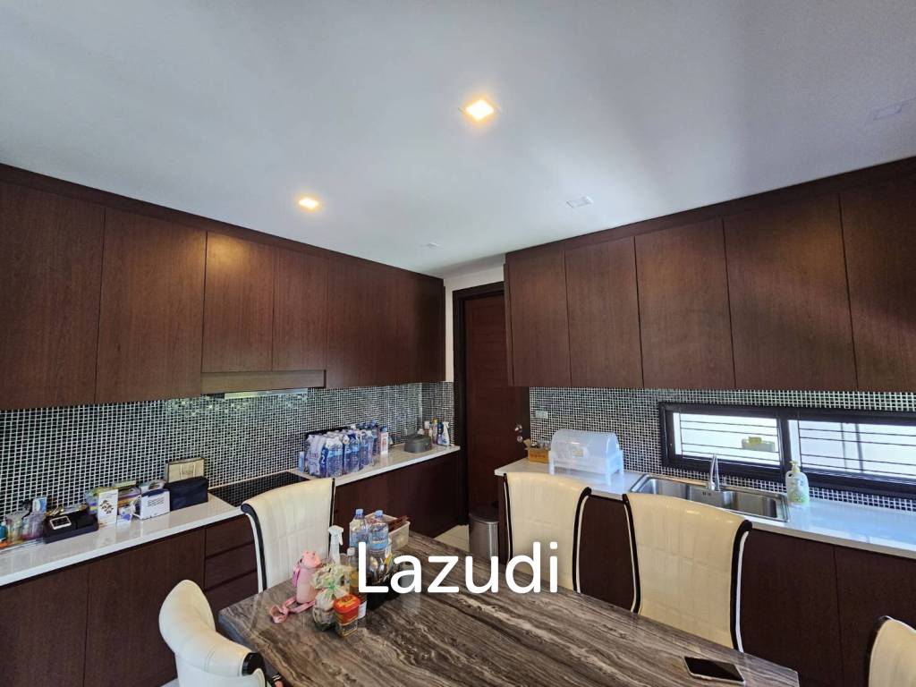 Green Area House for Sale in Sriracha