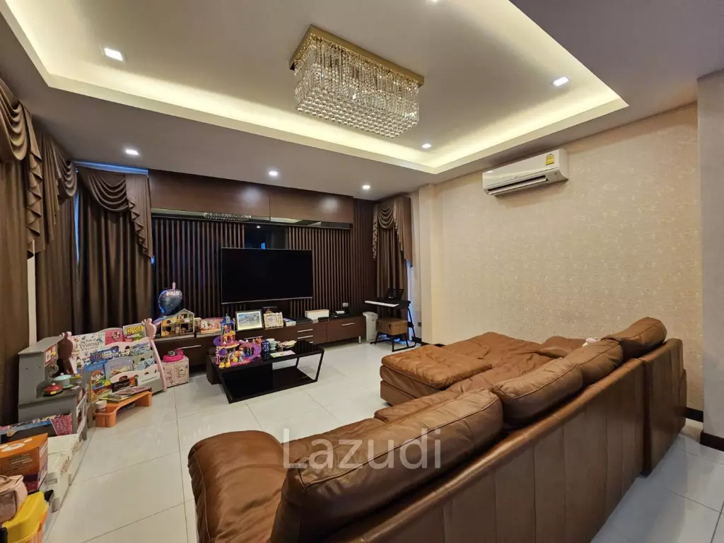 Green Area House for Sale in Sriracha