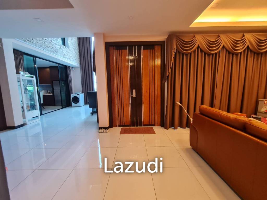 Green Area House for Sale in Sriracha