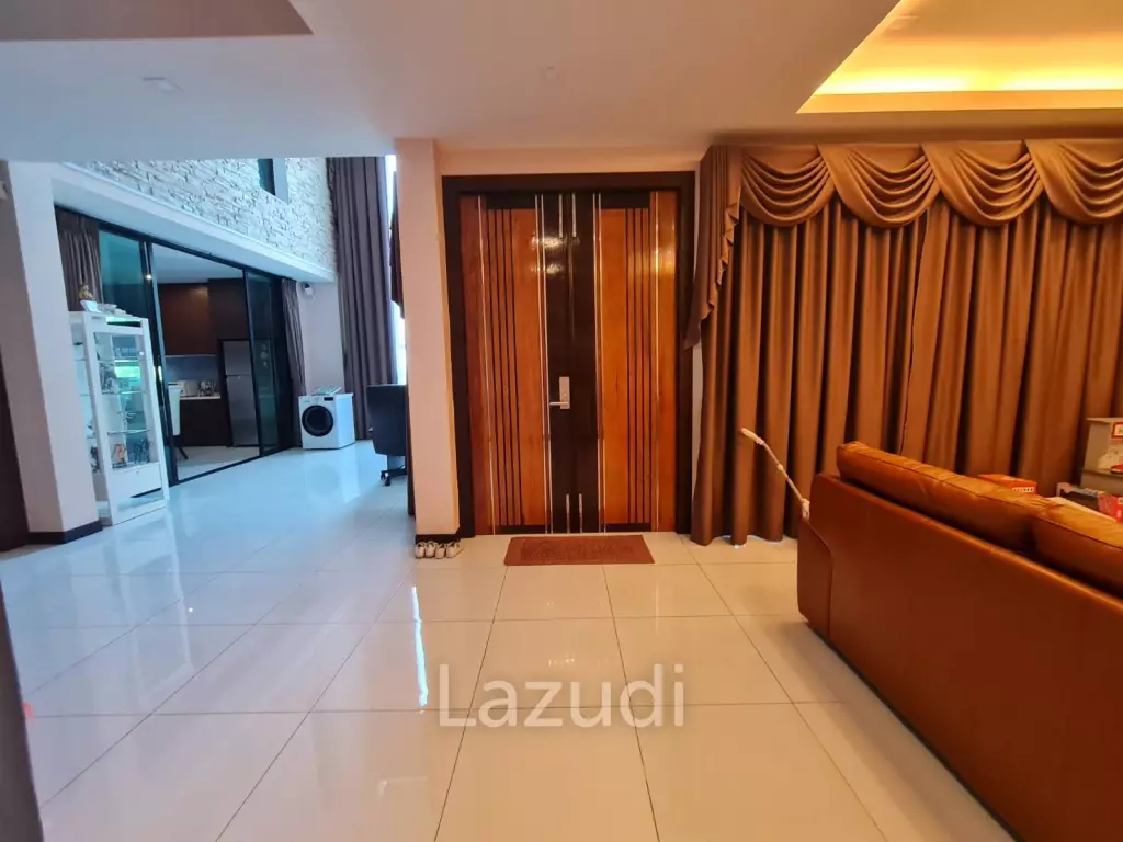 Green Area House for Sale in Sriracha