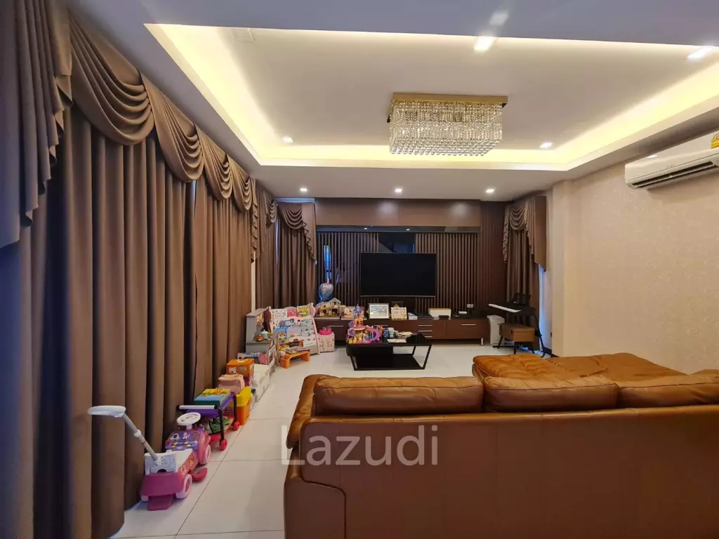 Green Area House for Sale in Sriracha