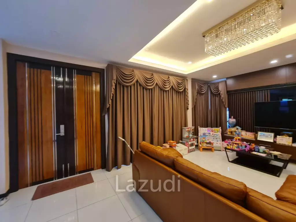 Green Area House for Sale in Sriracha