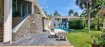Pong House with Large Garden for Sale