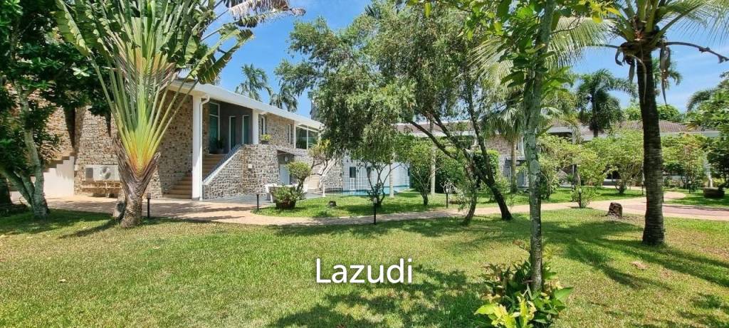 Pong House with Large Garden for Sale