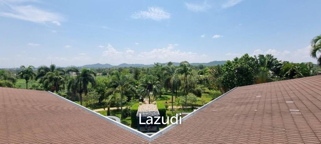 Pong House with Large Garden for Sale