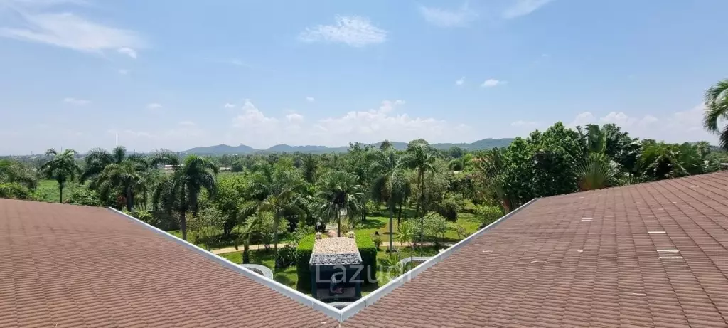 Pong House with Large Garden for Sale
