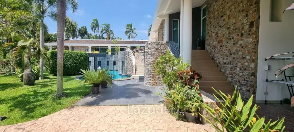 Pong House with Large Garden for Sale