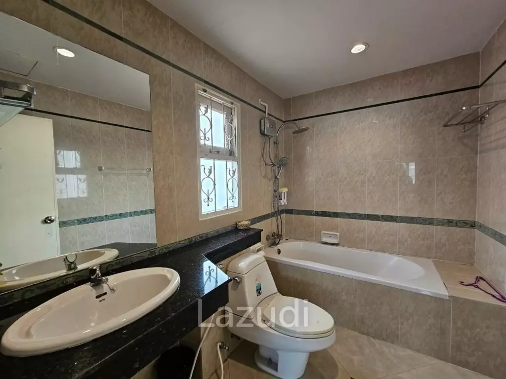 4 Bedrooms Jomtien House for Sale