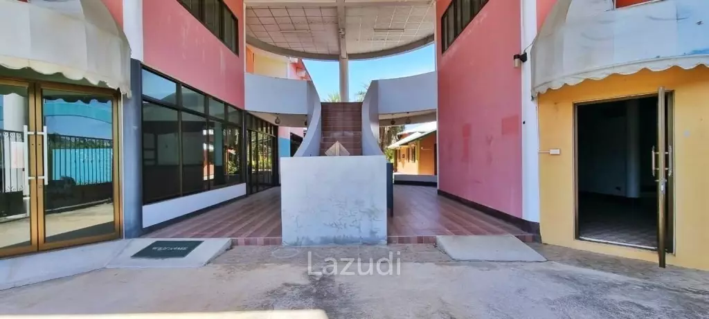 Land and Building for Sale in Huay Yai