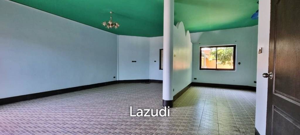 Land and Building for Sale in Huay Yai