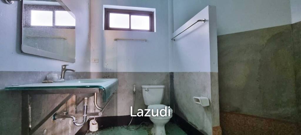 Land and Building for Sale in Huay Yai