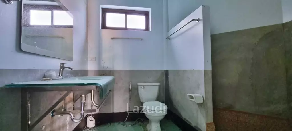 Land and Building for Sale in Huay Yai