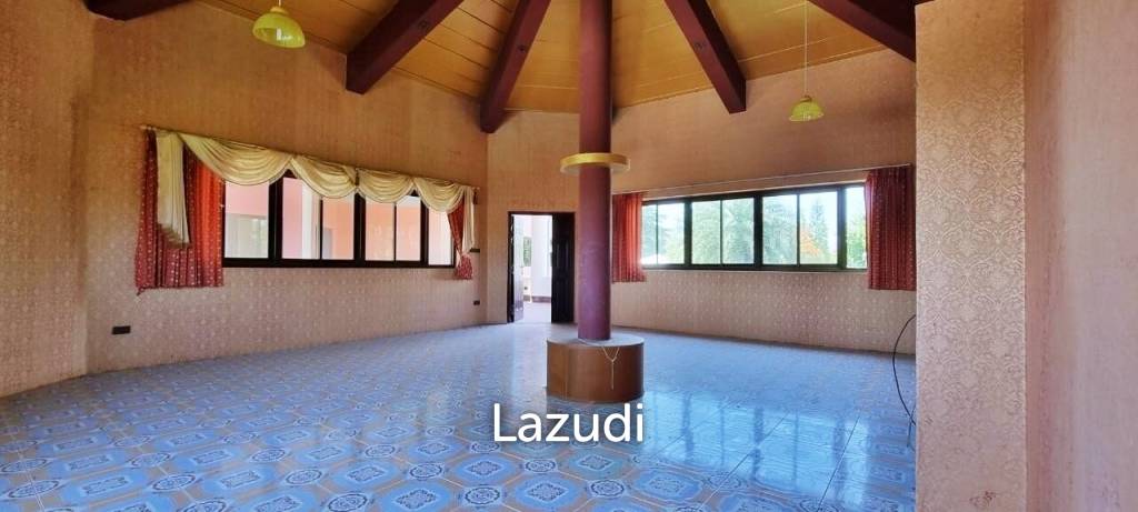 Land and Building for Sale in Huay Yai
