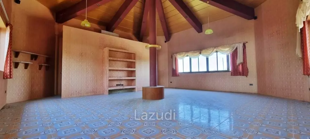 Land and Building for Sale in Huay Yai